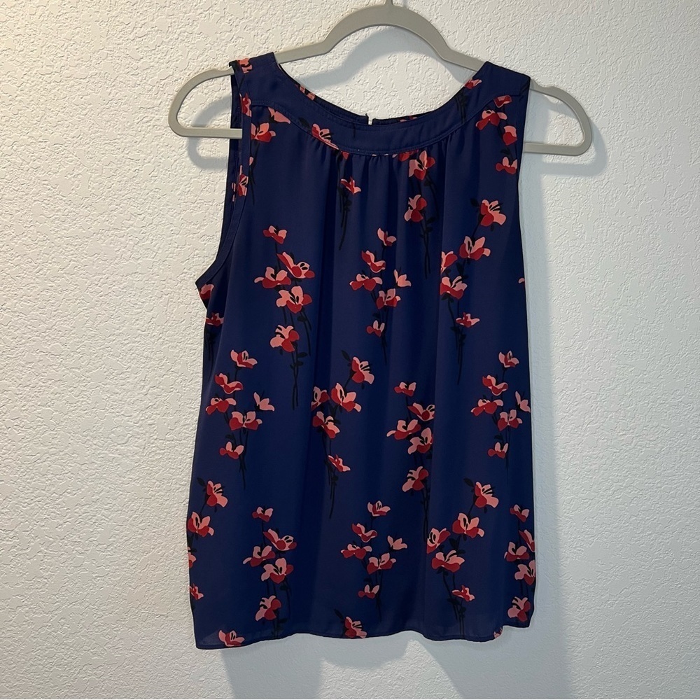 Women’s LOFT blue floral sleeveless blouse small S